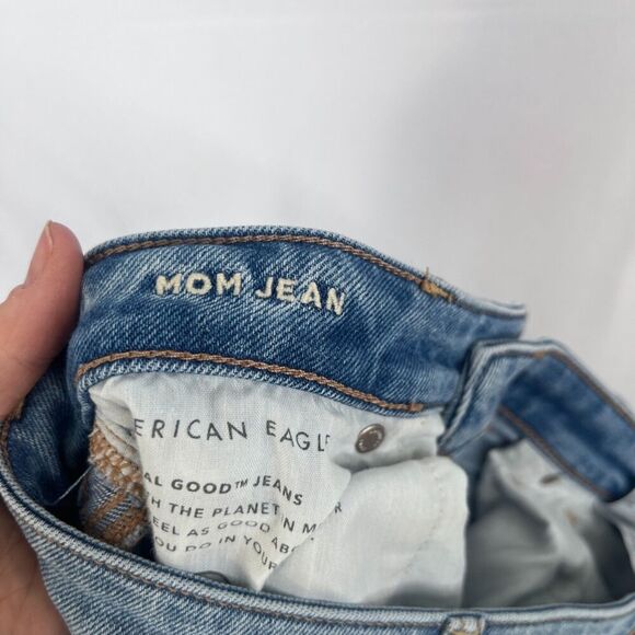 American Eagle Stretch Destructed Mom Jean Denim Blue Distressed Size 2R - Picture 9 of 12